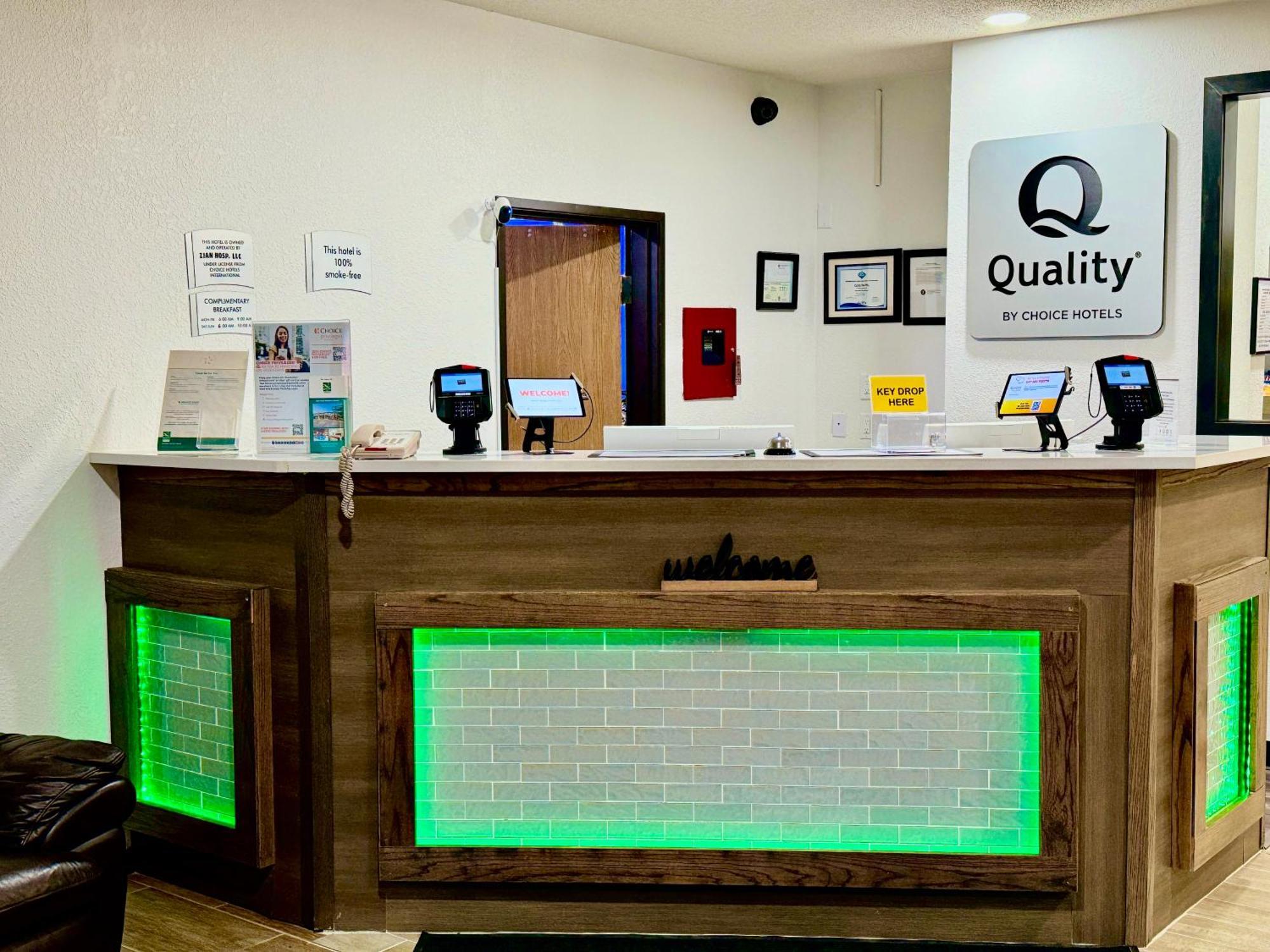 Quality Inn & Suites Eau Claire Extérieur photo